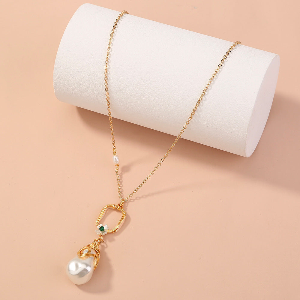 Beautiful Pearl Pendant Necklace