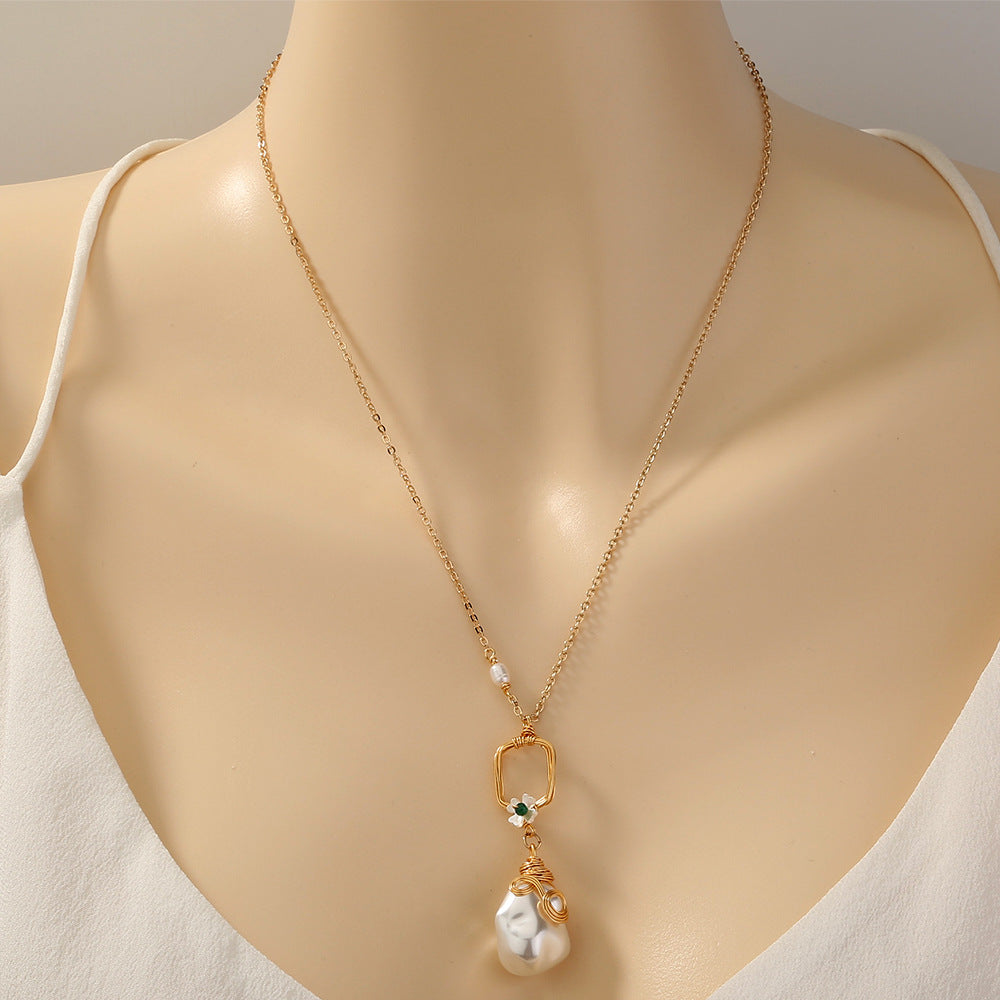 Beautiful Pearl Pendant Necklace