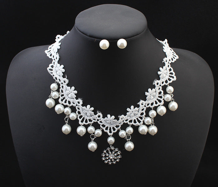 European Elegant Lace and Pearl Necklace, with Two Pearl Earrings