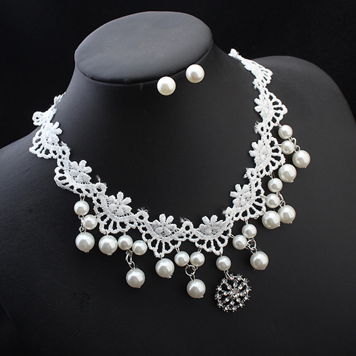 European Elegant Lace and Pearl Necklace, with Two Pearl Earrings