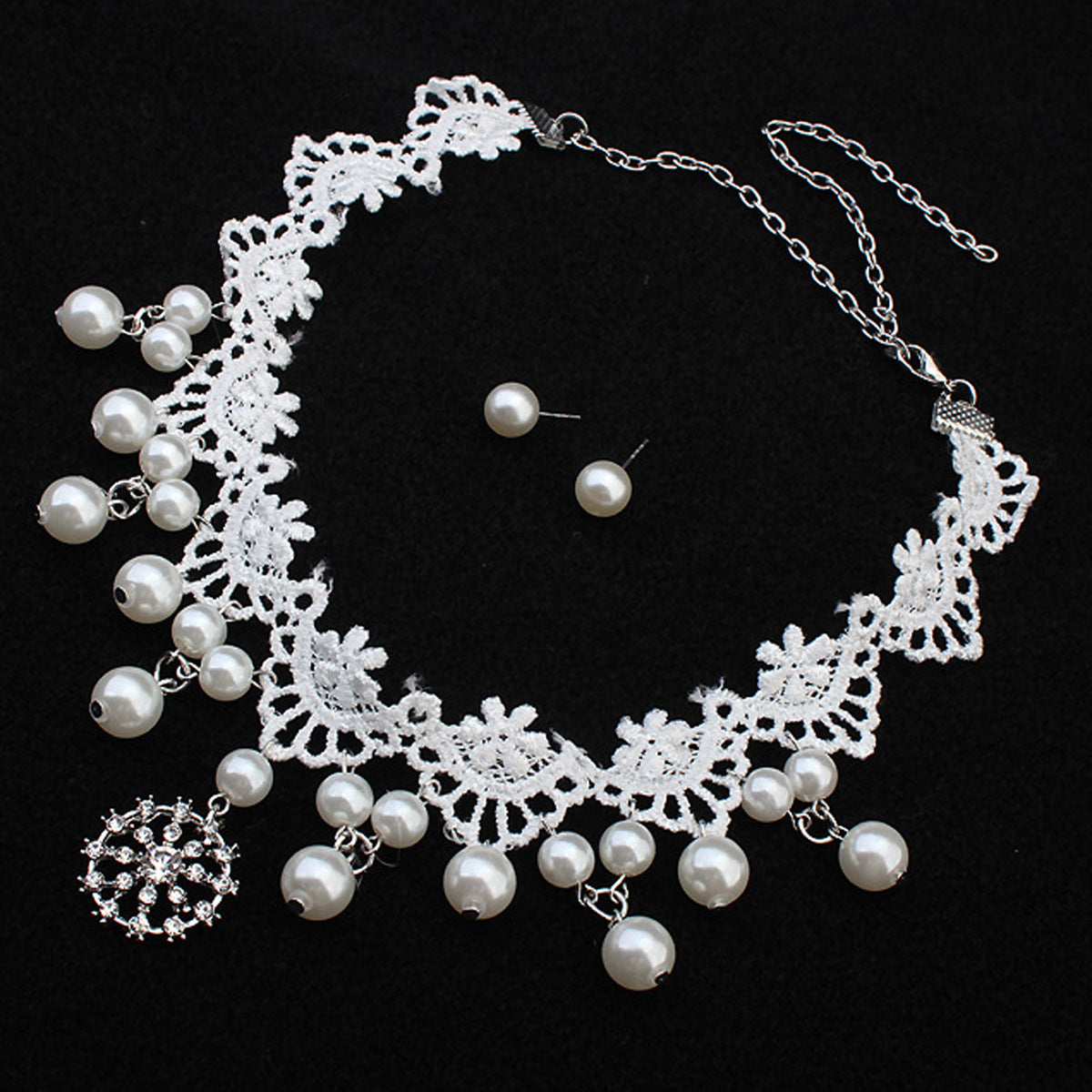 European Elegant Lace and Pearl Necklace, with Two Pearl Earrings